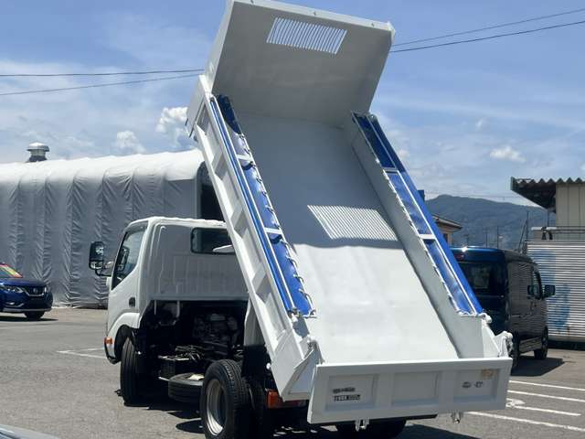 Hino Dutro 5