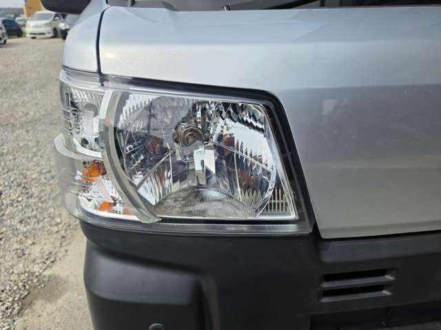 Daihatsu Hijet Cargo 8