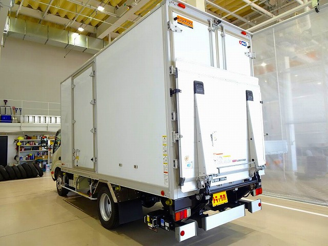 Hino Dutro 12