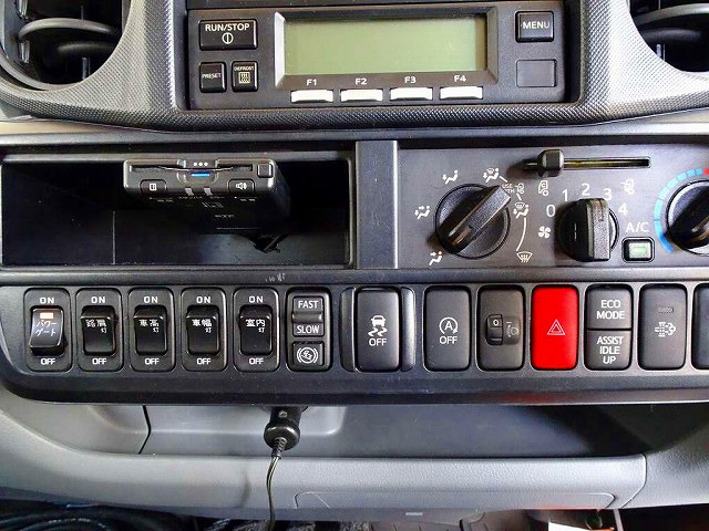 Hino Dutro 4