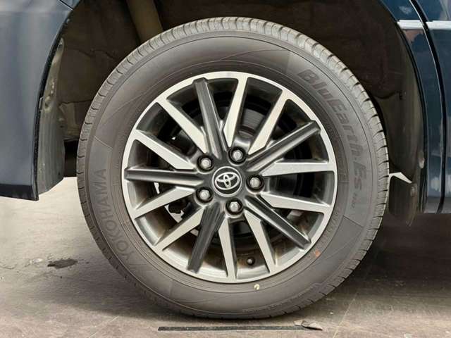 Toyota Voxy 11