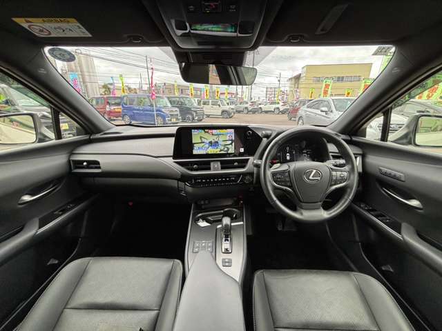 Lexus UX 7