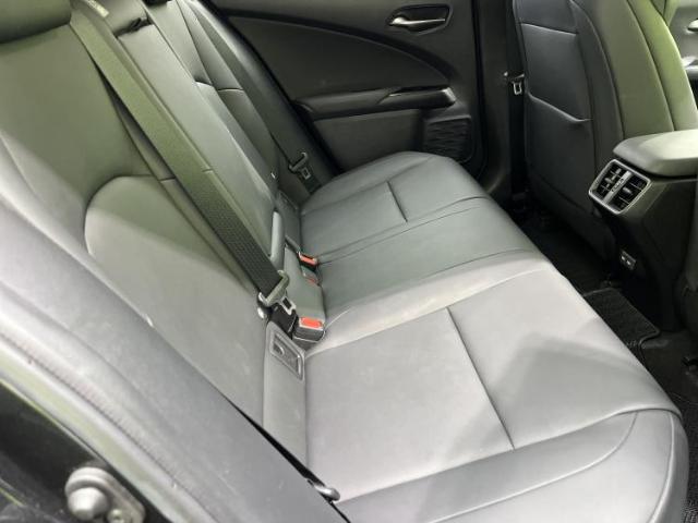 Lexus UX 7