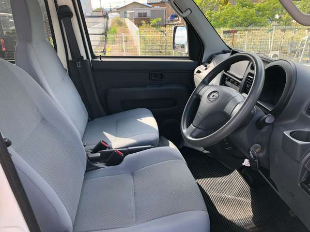 Daihatsu Hijet Cargo 12