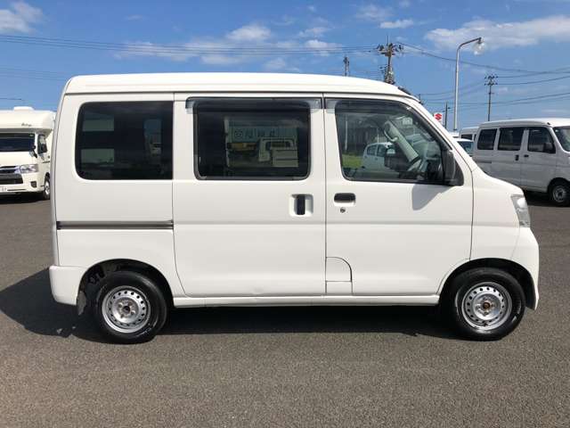 Daihatsu Hijet Cargo 4