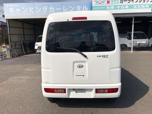 Daihatsu Hijet Cargo 6