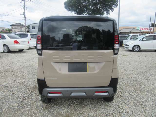 Mitsubishi Delica Mini 8