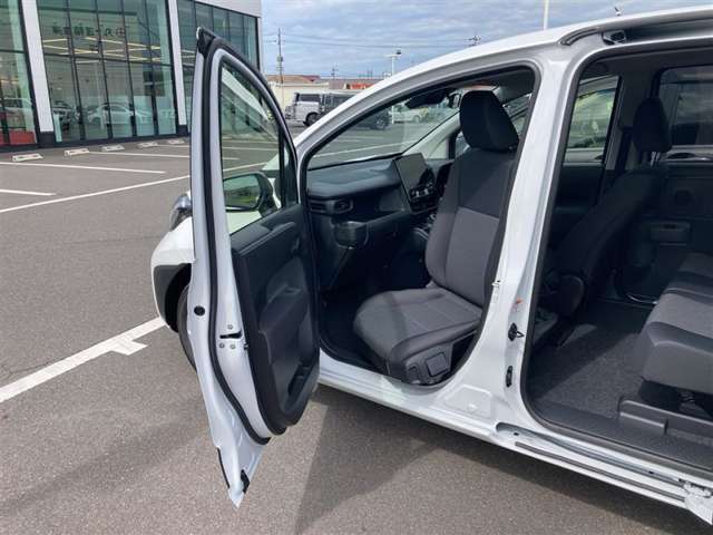 Toyota Sienta 5
