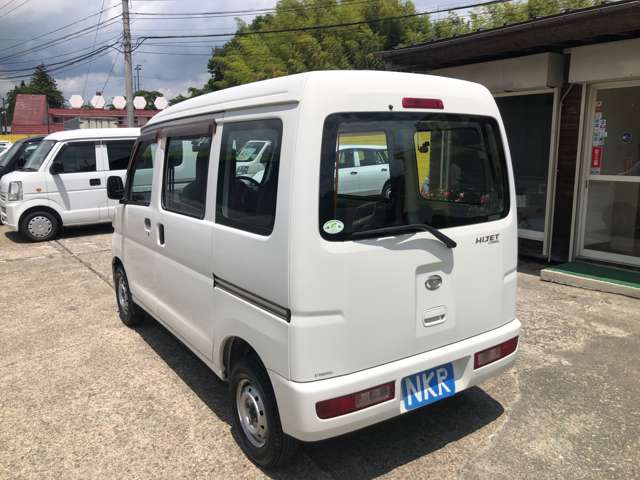 Daihatsu Hijet Cargo 6