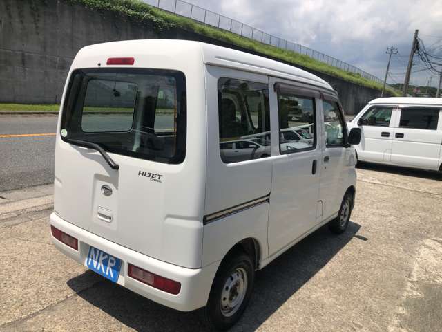 Daihatsu Hijet Cargo 8