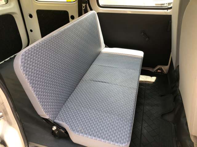Daihatsu Hijet Cargo 10