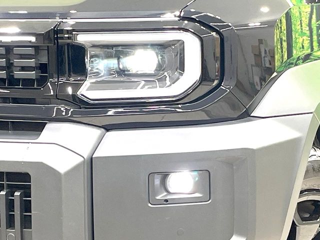 Toyota Land Cruiser FJ 12