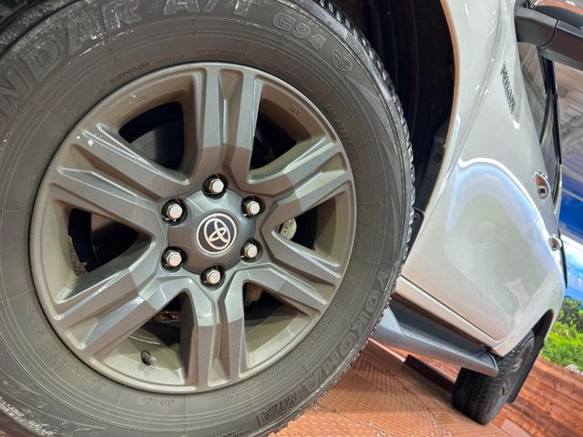 Toyota Hilux 12