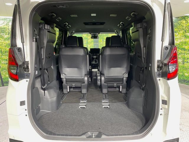 Toyota Noah 12