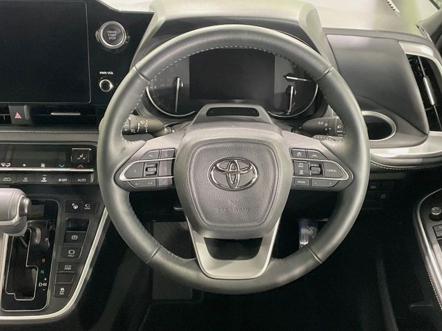 Toyota Noah 13