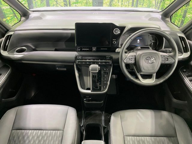 Toyota Noah 3