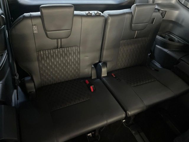 Toyota Noah 11