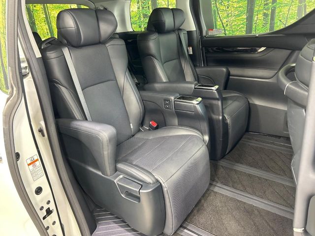 Toyota Vellfire 12