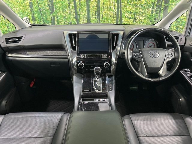 Toyota Vellfire 2