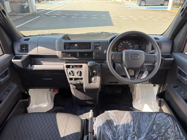 Daihatsu Hijet Cargo 4