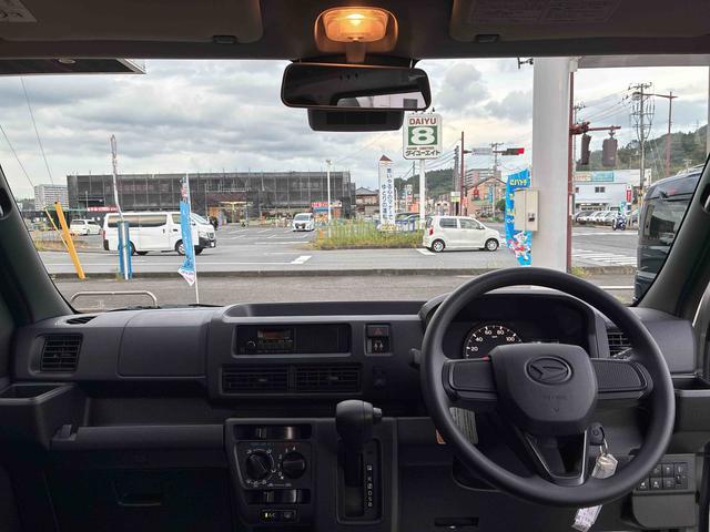 Daihatsu Hijet Cargo 6