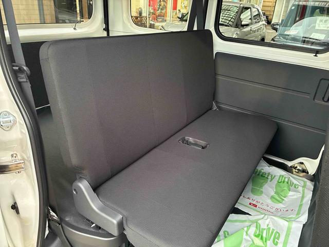 Daihatsu Hijet Cargo 10