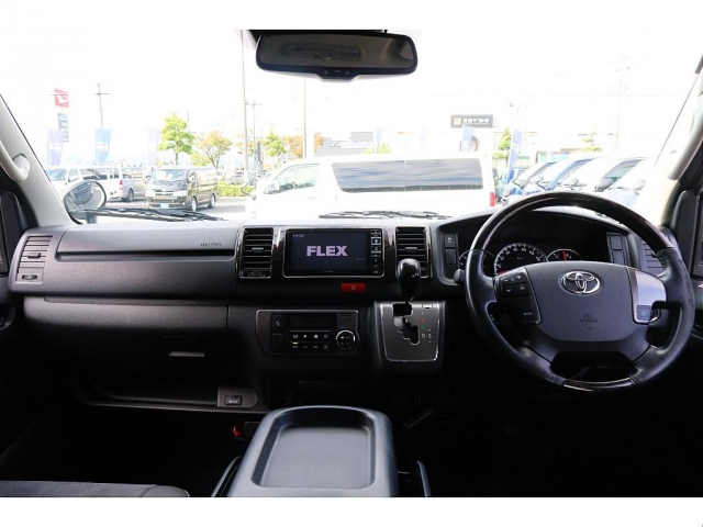 Toyota Hiace Van 4