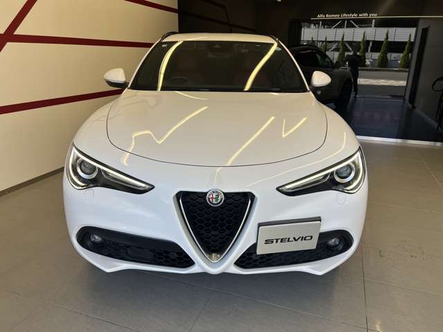 Alfa Romeo Stelvio 4