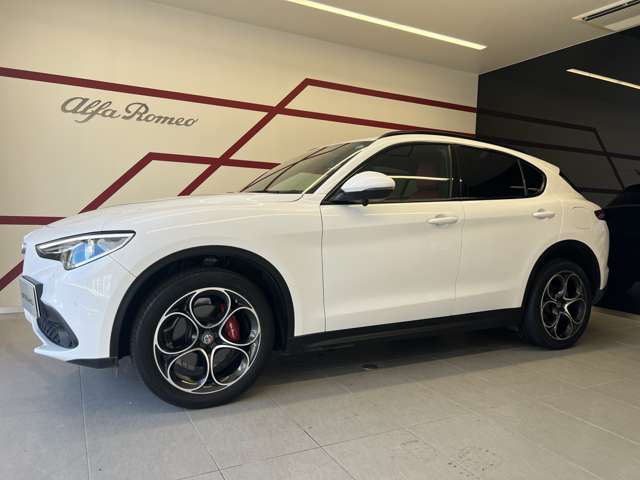 Alfa Romeo Stelvio 10