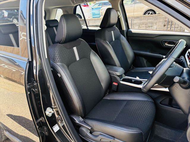 Daihatsu Rocky 8