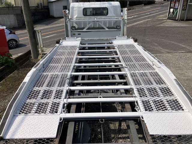 Mitsubishi Fuso Canter 9