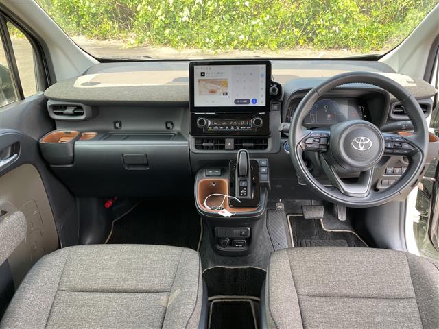 Toyota Sienta 5