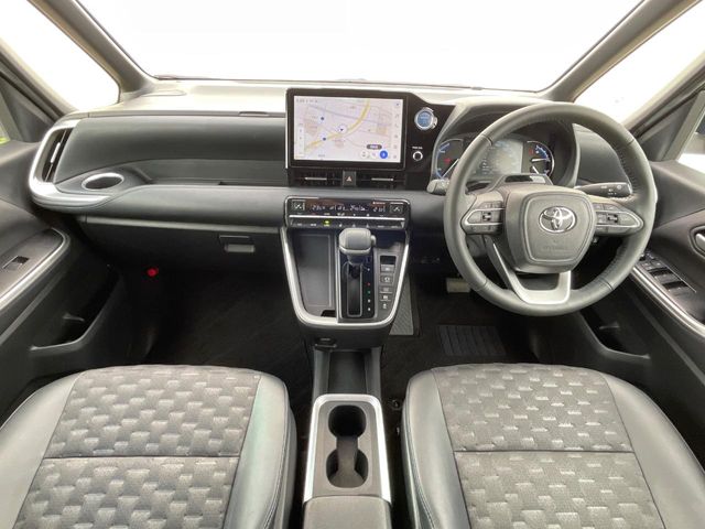 Toyota Voxy 2