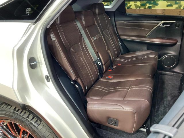 Lexus RX 9