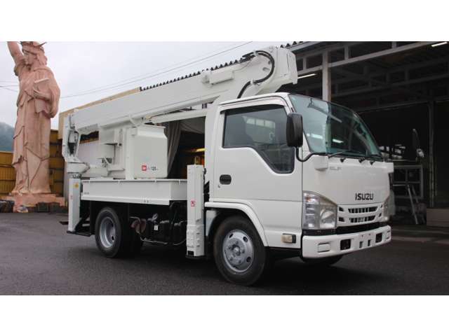 Isuzu Elf 2