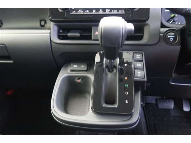 Toyota Sienta 12