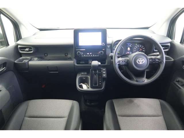 Toyota Sienta 5