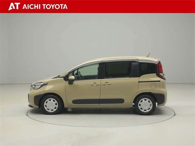Toyota Sienta 3