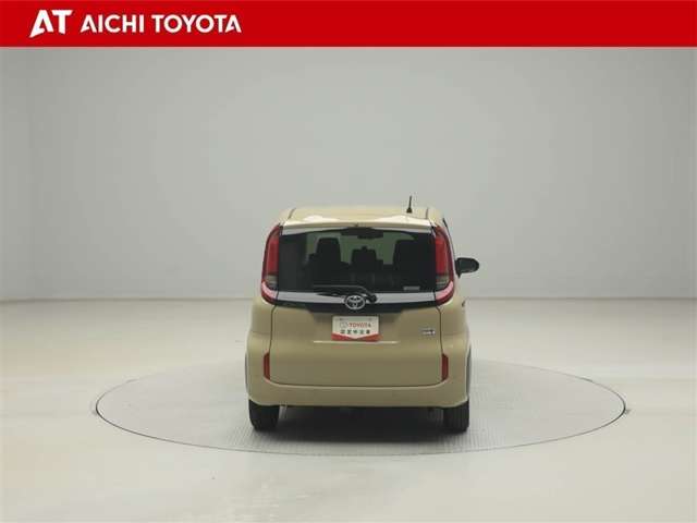 Toyota Sienta 5