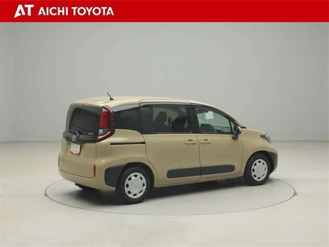 Toyota Sienta 6