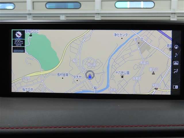 Lexus UX 12