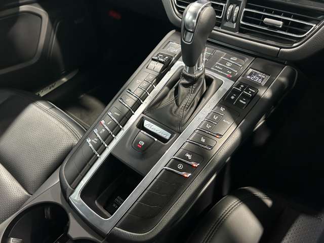 Porsche Macan 12
