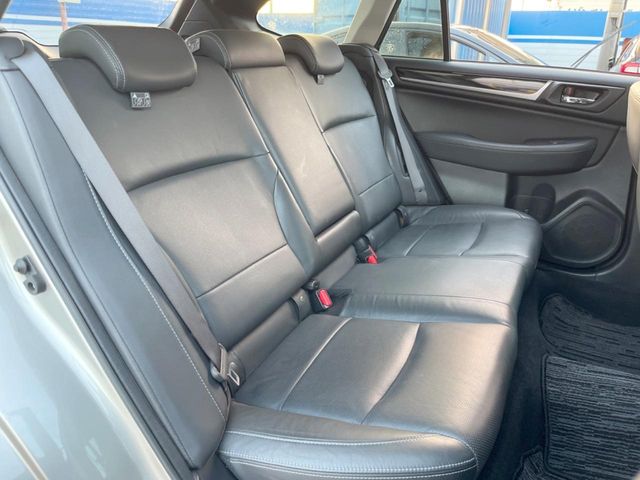 Subaru Legacy Outback 9