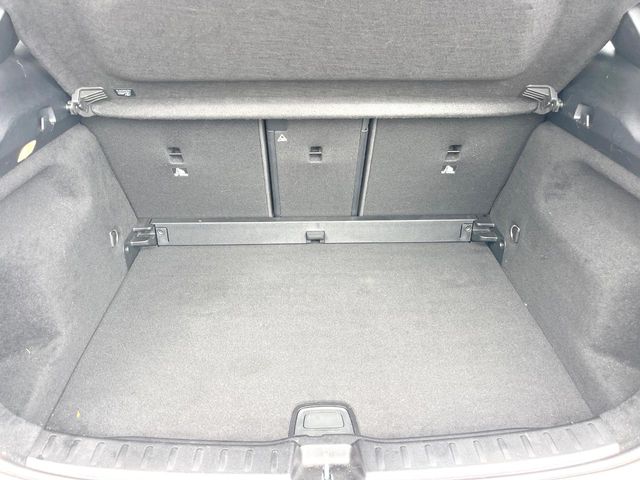 Mercedes-Benz GLA-Class 11