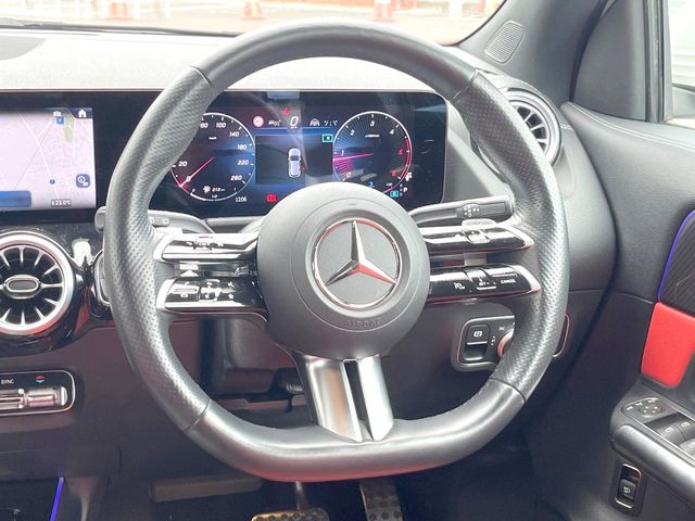 Mercedes-Benz GLA-Class 12