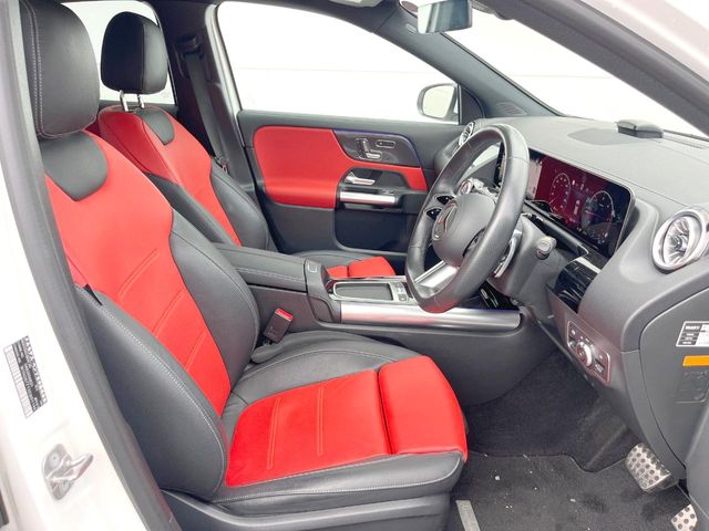 Mercedes-Benz GLA-Class 9