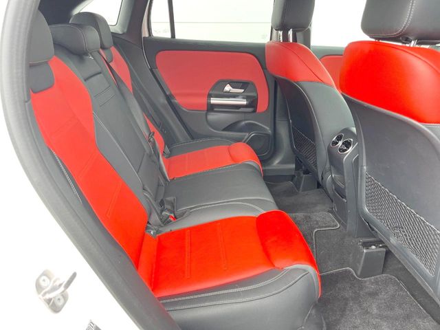 Mercedes-Benz GLA-Class 10