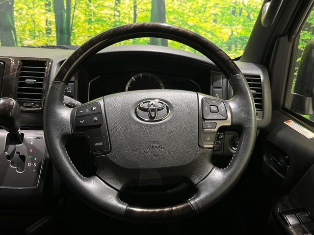 Toyota Hiace Van 11