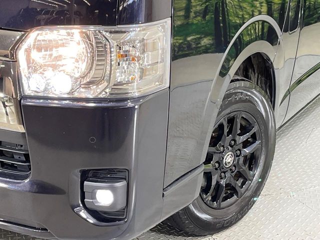 Toyota Hiace Van 12