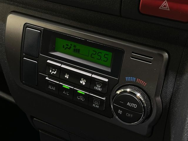 Toyota Hiace Van 7